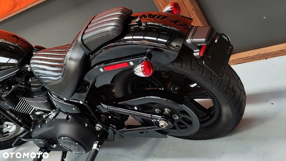 Harley-Davidson Softail Street Bob - 24