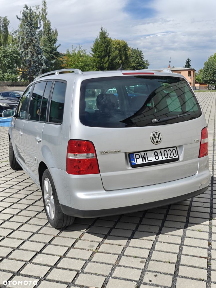 Volkswagen Touran - 4