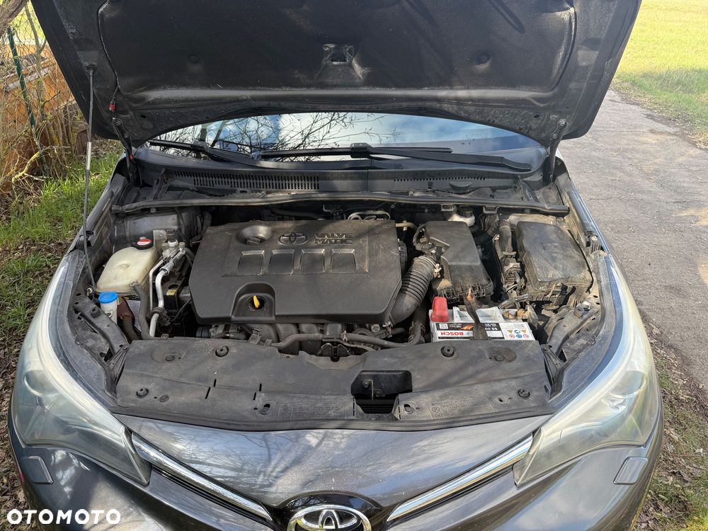 Toyota Avensis 1.8 Premium - 21