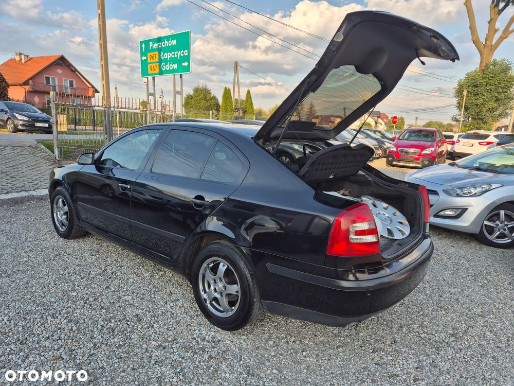 Skoda Octavia 1.6 Ambiente - 12