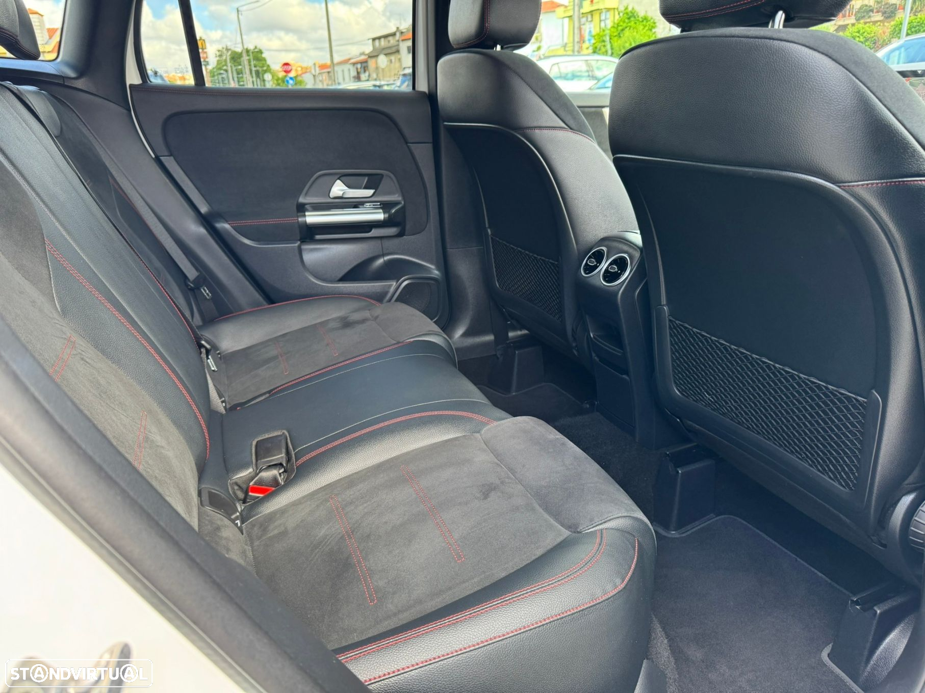 Mercedes-Benz GLA 180 d AMG Line - 14