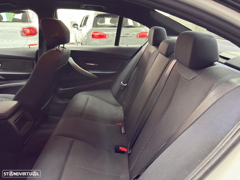 BMW 320 d EfficientDynamics Auto Line Sport - 26