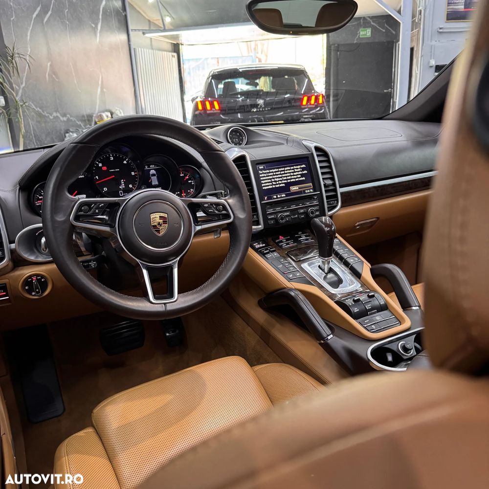 Porsche Cayenne - 2