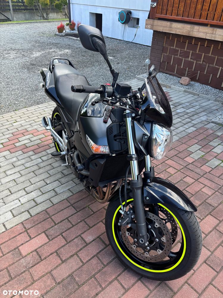 Suzuki GSR - 1