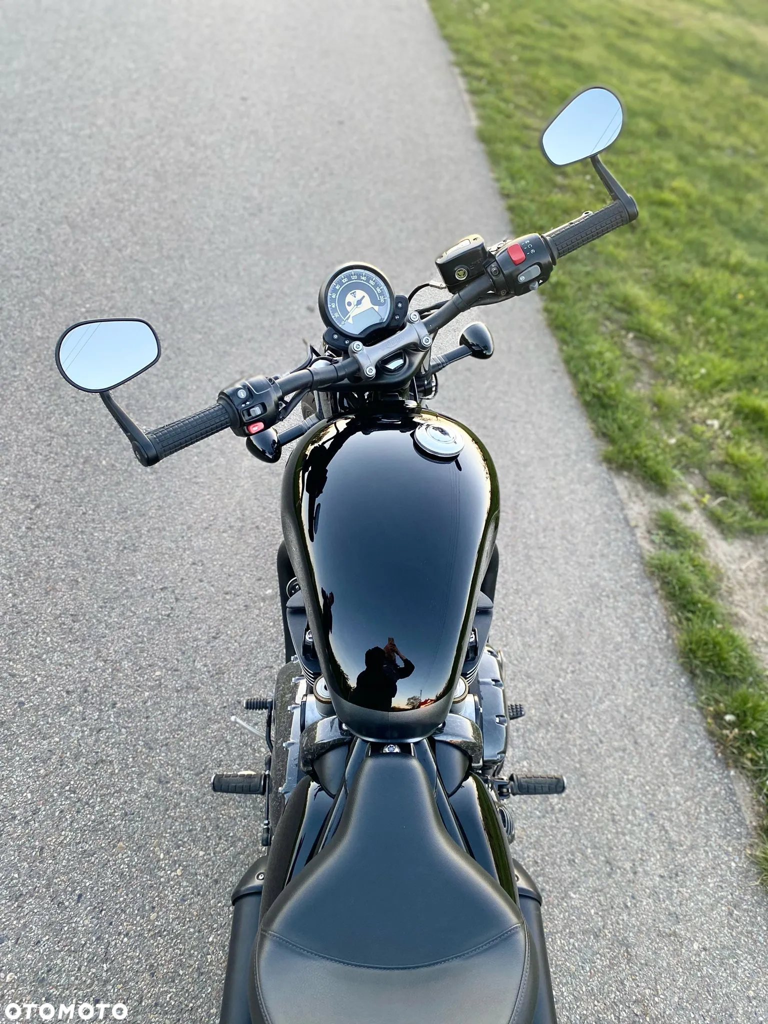 Triumph Bonneville Bobber - 21