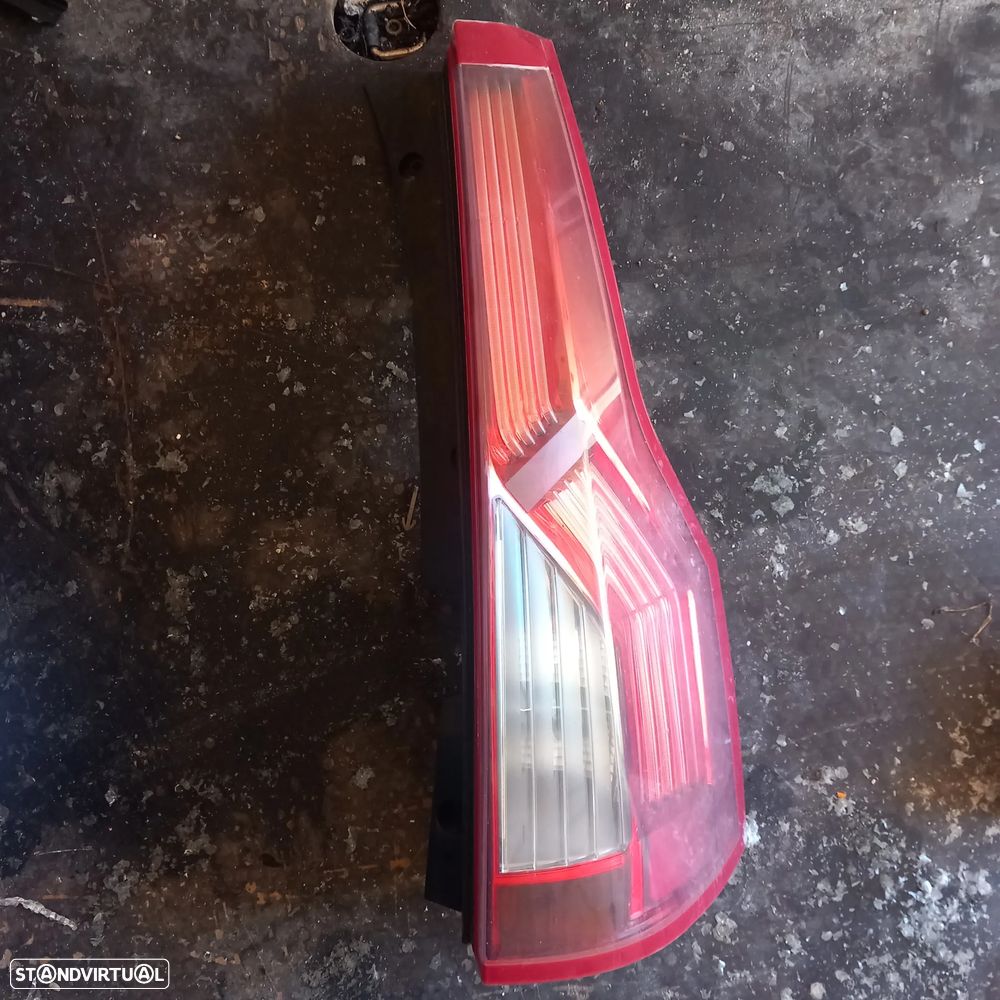 Farol tras lado passageiro citroen c4 picasso ano 2008 - 1