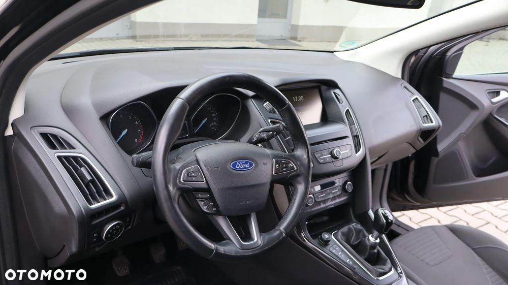 Ford Focus 1.0 EcoBoost Titanium - 27