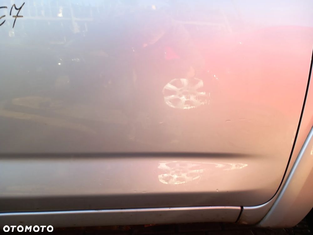 TOYOTA RAV 4 III DRZWI PRAWE PRZEDNIE PRAWY PRZÓD KOLOR: 1E7 - 4