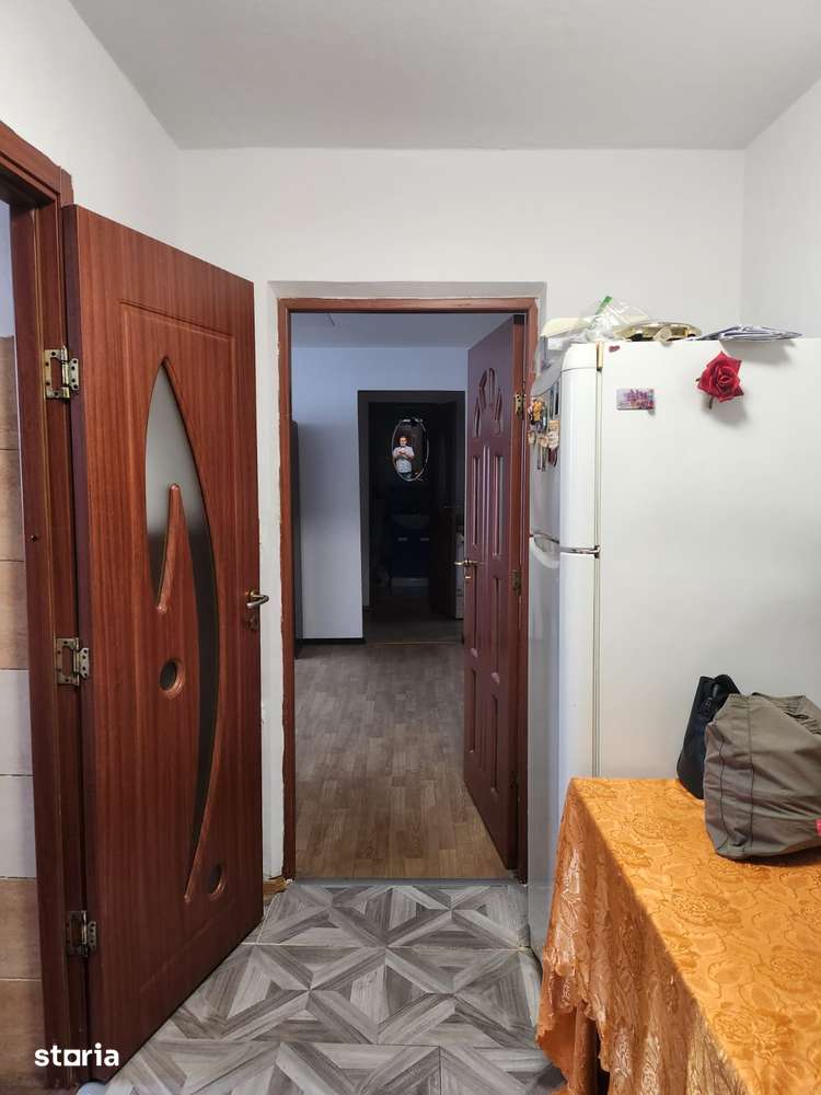Apartament 3 camere, balcon, Republicii, Bacău — fotografia 3