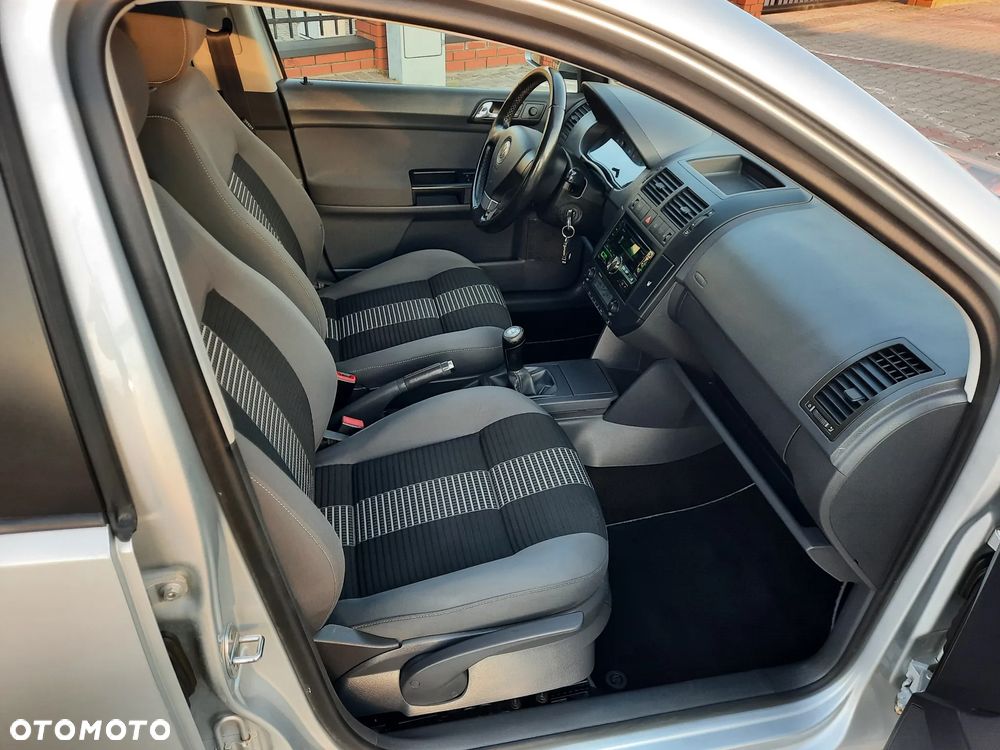 Volkswagen Polo 1.4 16V Comfortline - 13