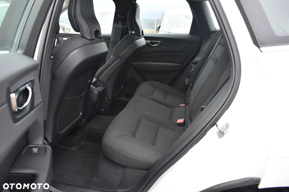 Volvo XC 60 B4 D AWD Momentum Pro - 12