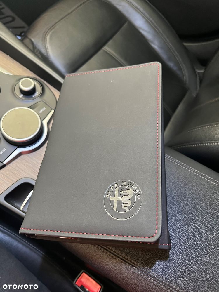 Alfa Romeo Giulia 2.0 Turbo 16V AT8 Veloce Ti - 24