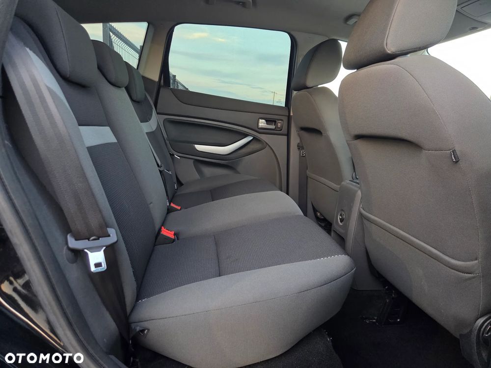 Ford Kuga 2.0 TDCi 2x4 Titanium - 31