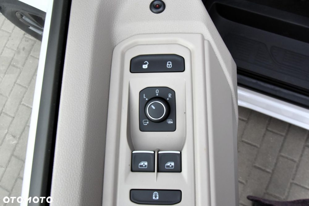 Volkswagen Multivan - 11