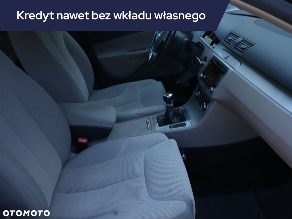 Volkswagen Passat - 11