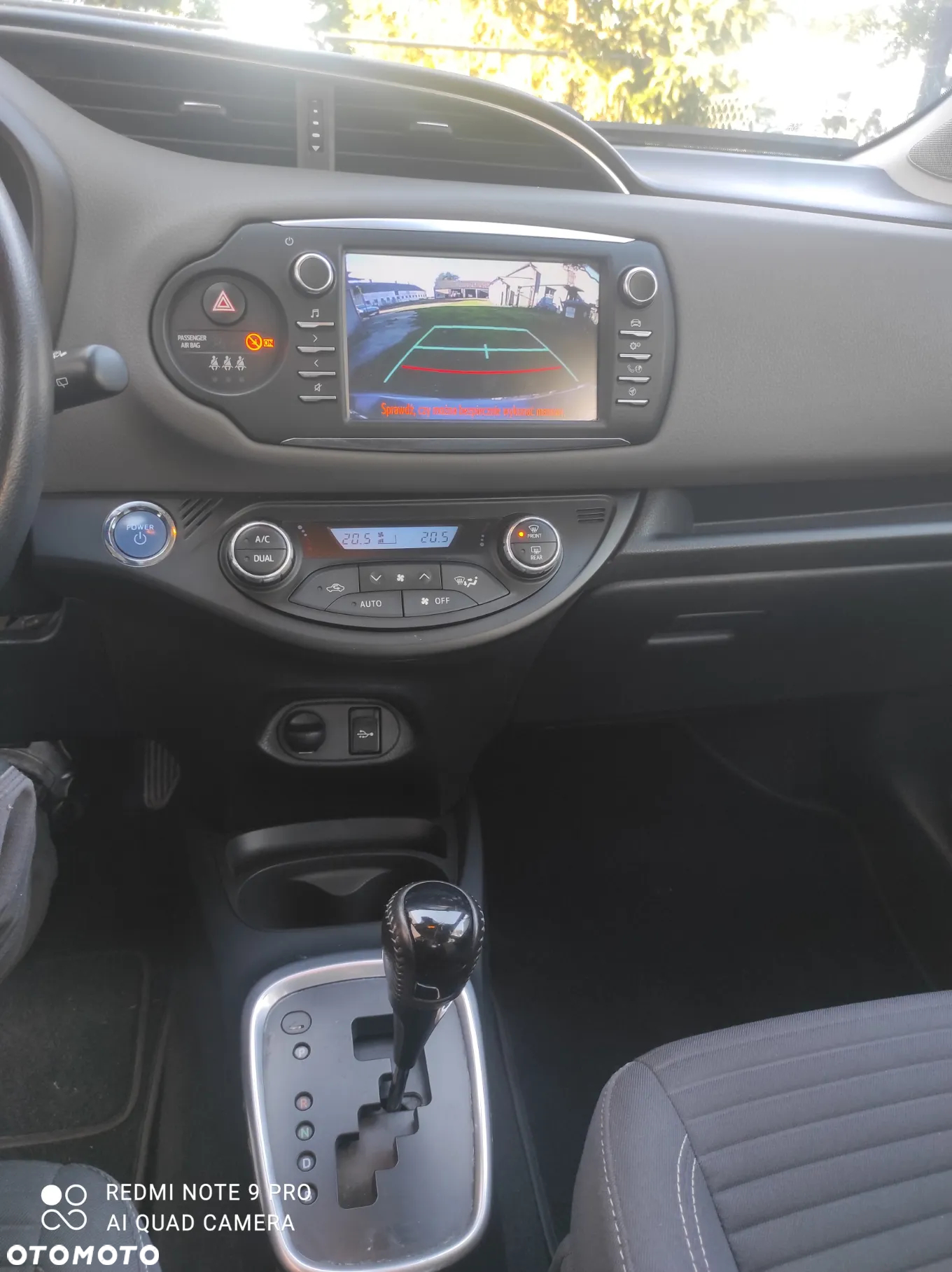 Toyota Yaris Hybrid 1.5 VVT-i - 10