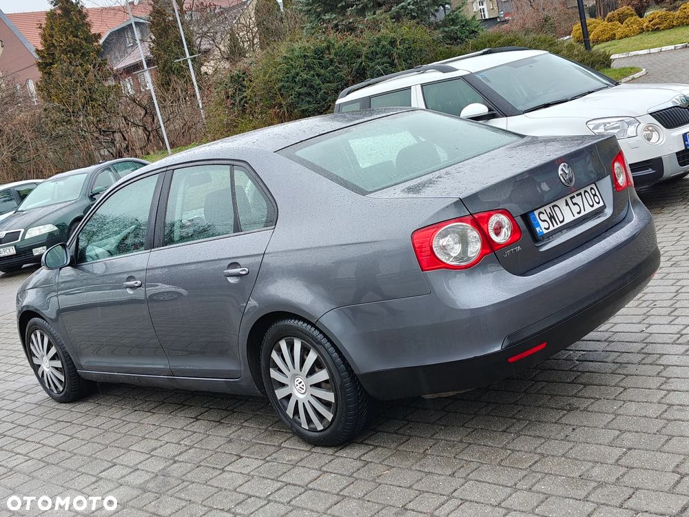 Volkswagen Jetta 1.6 United - 17