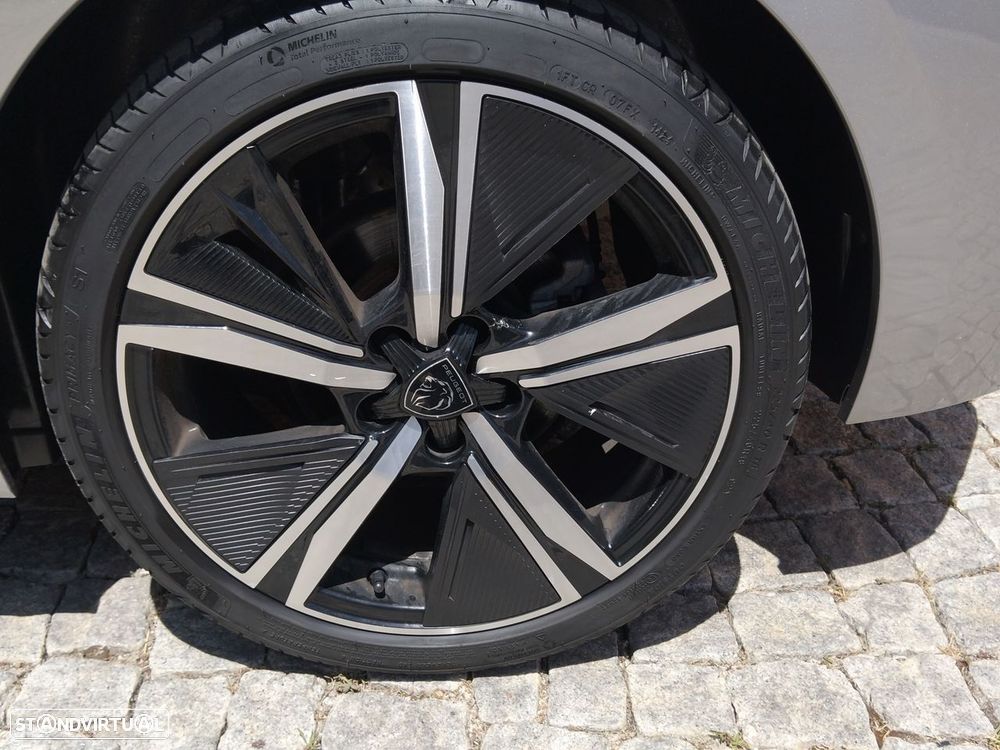 Peugeot 308 1.2 PureTech GT EAT8 - 17