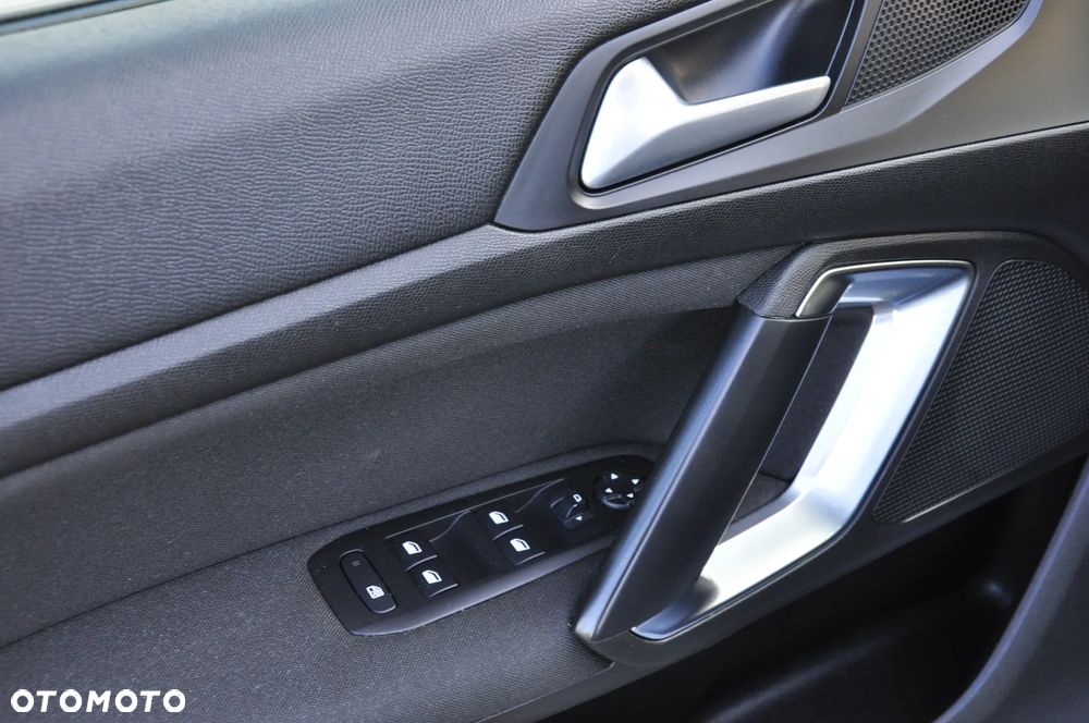 Peugeot 308 PureTech 130 GPF Stop & Start Allure Business-Paket - 16