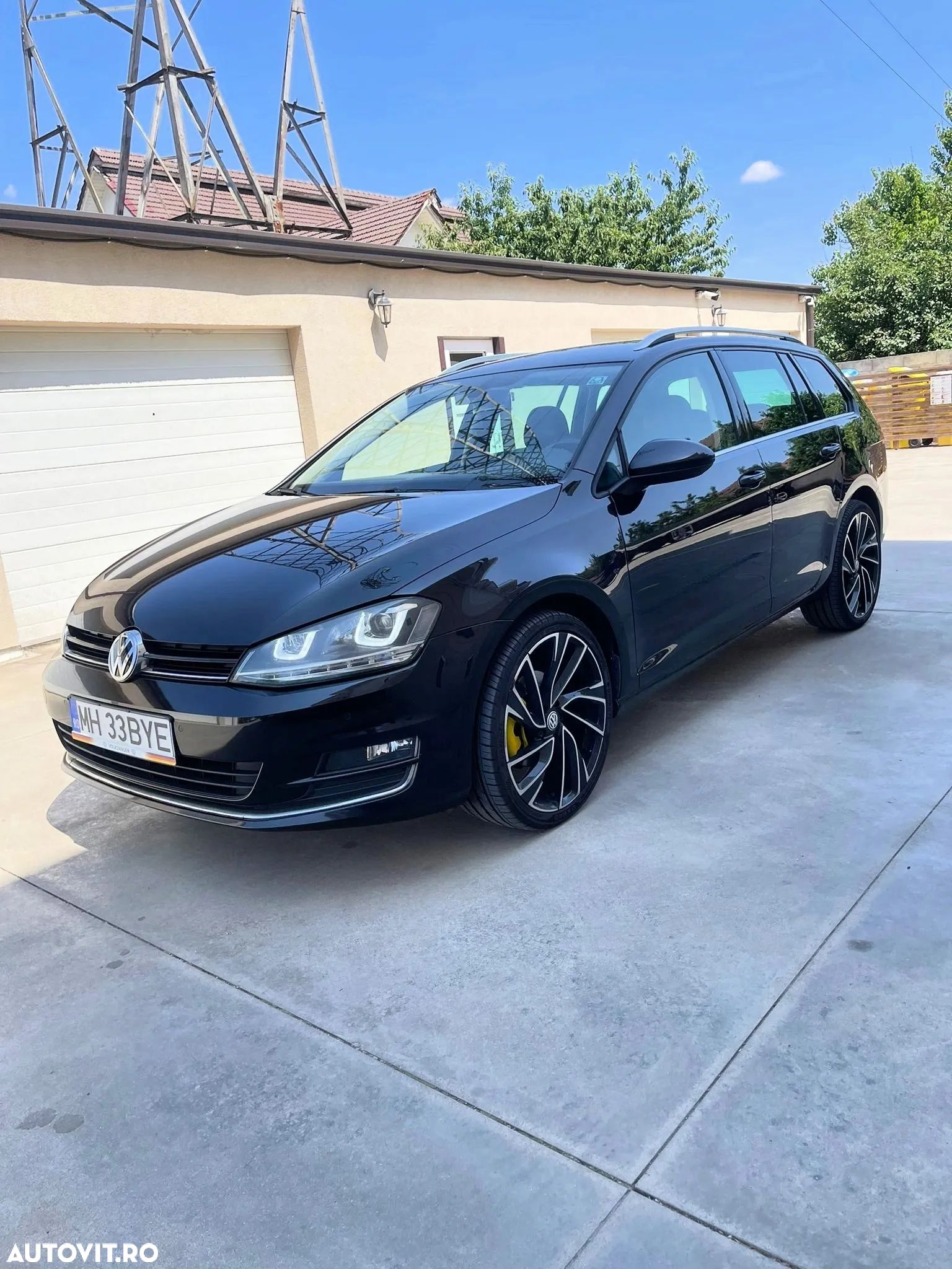 Volkswagen Golf - 1