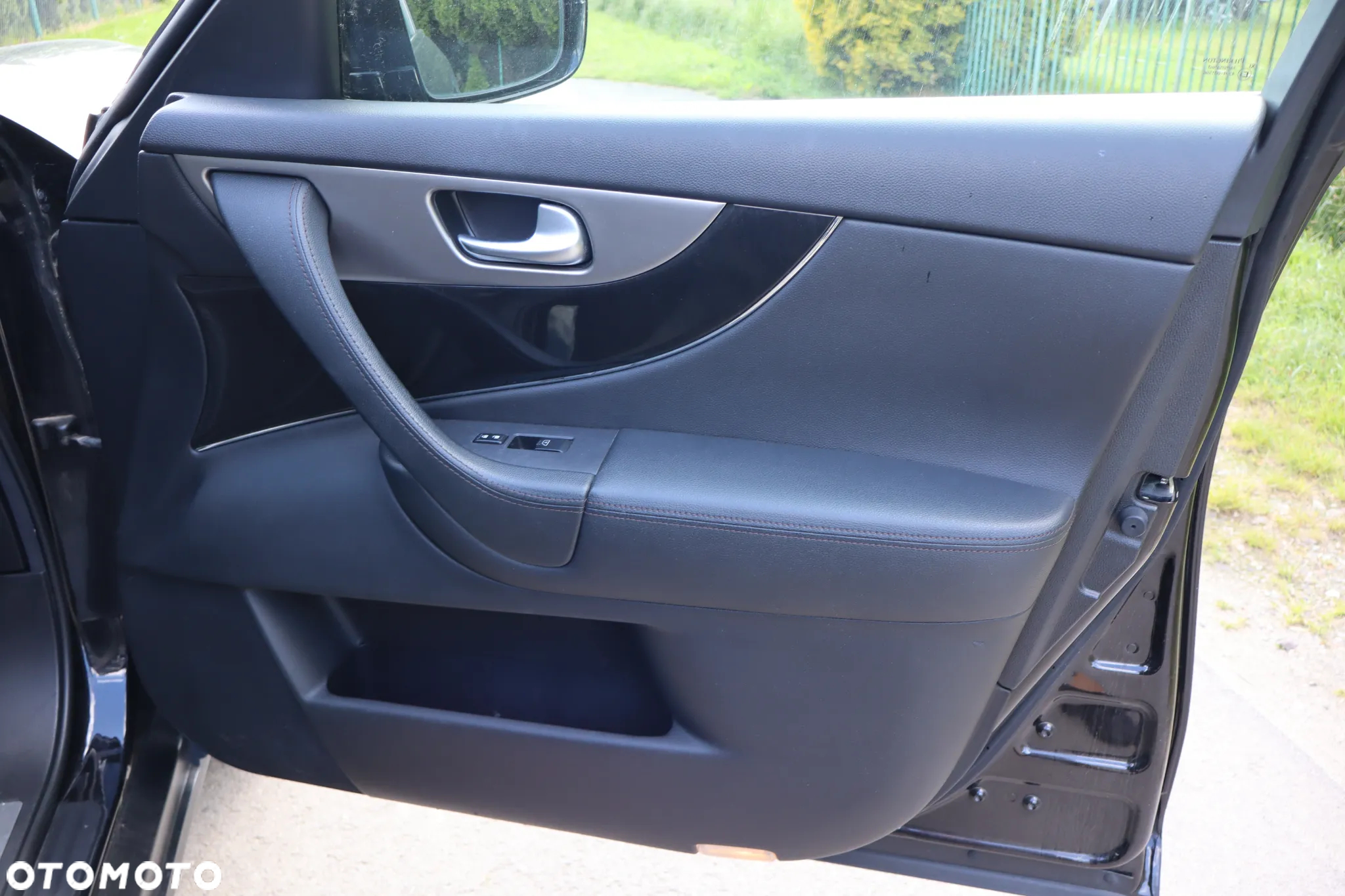 FOTEL FOTELE KANAPA TAPICERKI DRZWI ZAGŁÓWEK TV AUDIOMEDIA SKÓRA INFINITY FX II LIFT QX70S 2012 - 24