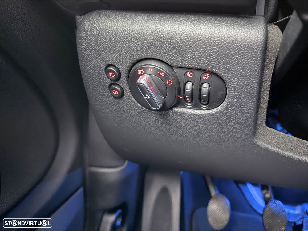 MINI 3 Portas One D - 15