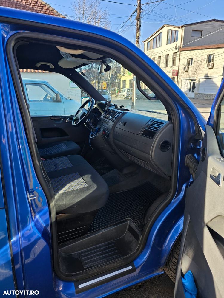 Volkswagen Caravelle - 10