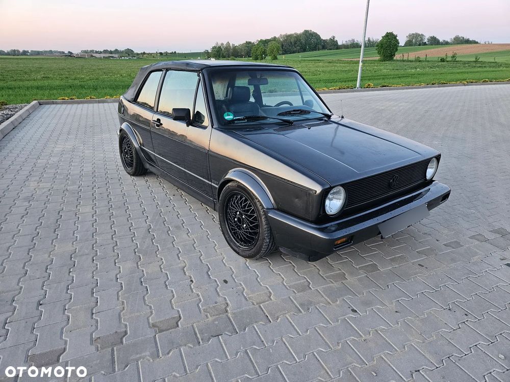 Volkswagen Golf - 1