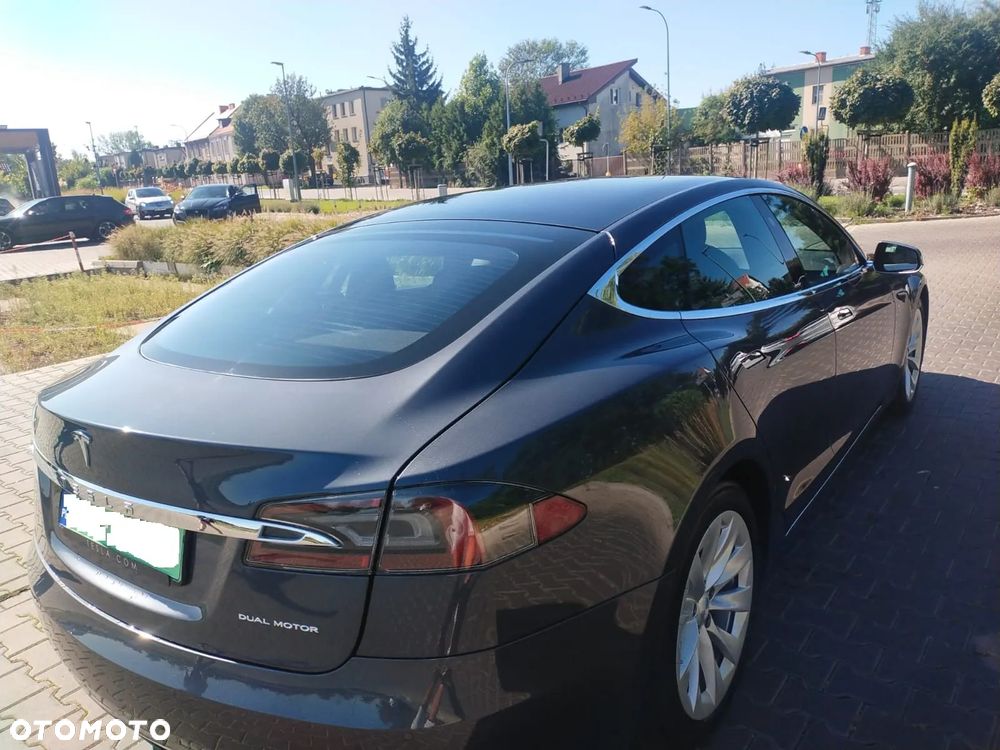 Tesla Model S - 6
