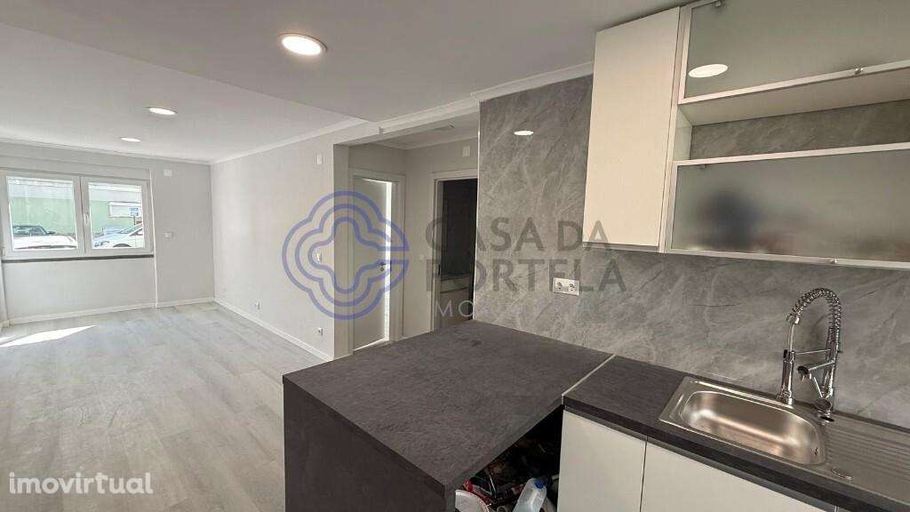 T2 em Benfica, renovado . 2 Frentes -Nascente Poente . Piso 0 - Grande imagem: 5/28