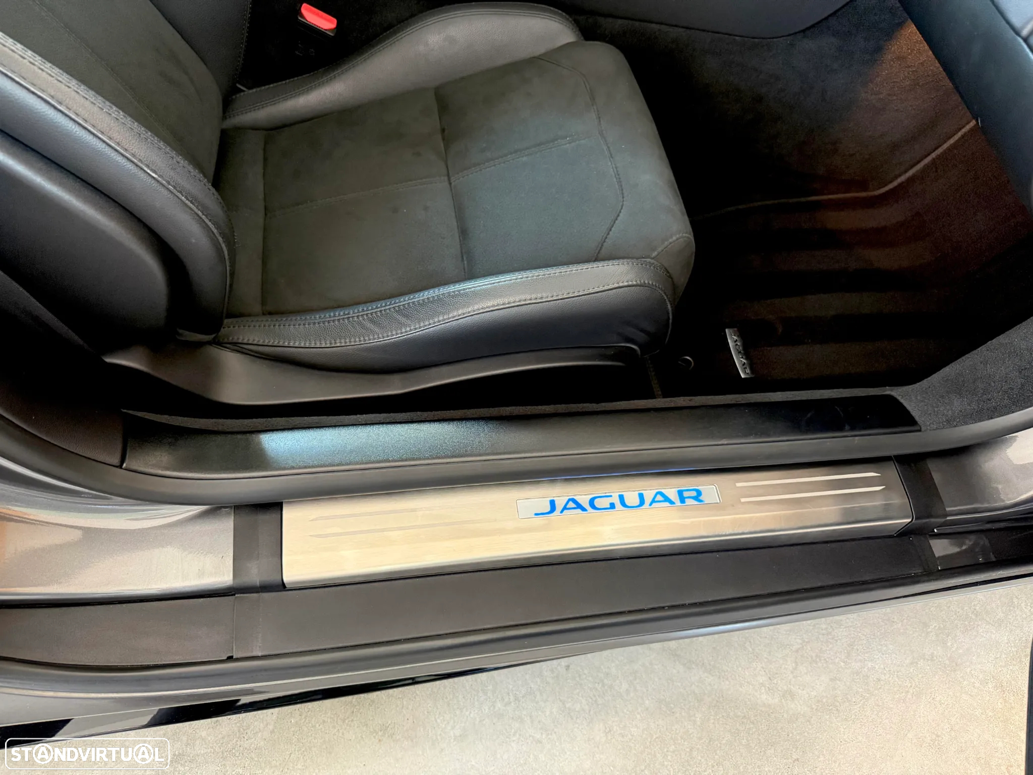 Jaguar F-Type 2.0 i4 R-Dynamic Black - 48