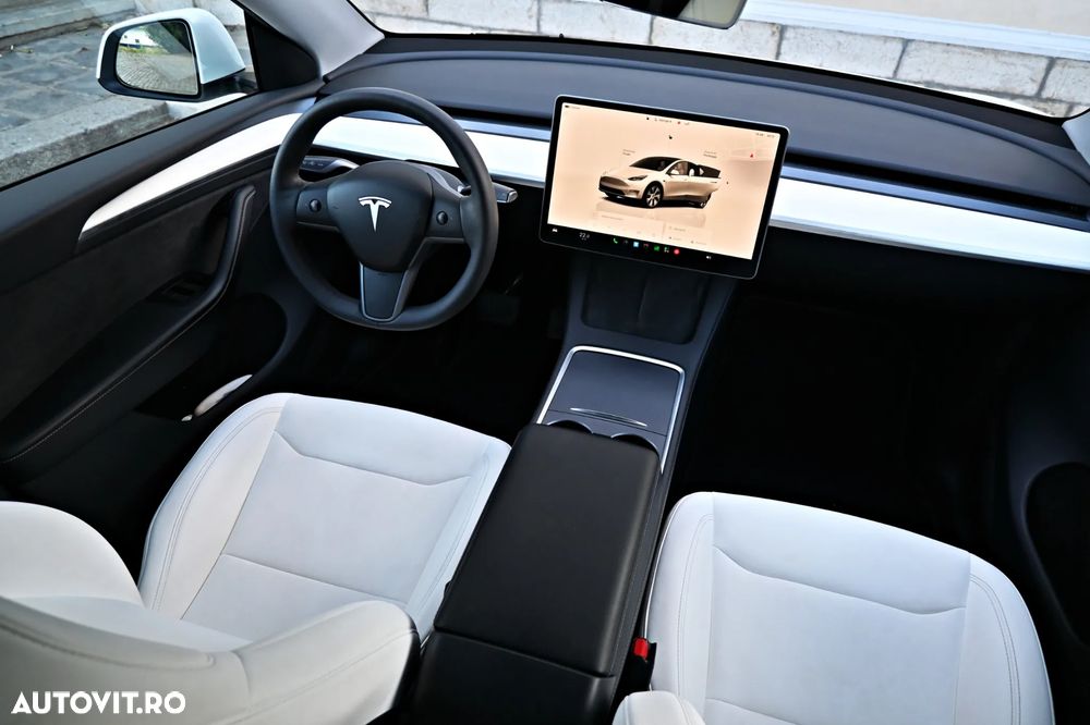 Tesla Model Y AWD Performance - 20