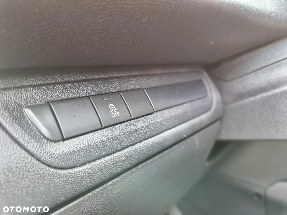 Peugeot 208 - 22