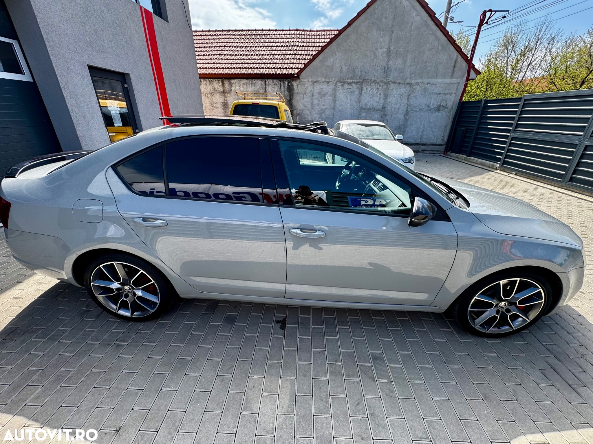 Skoda Octavia 2.0 230 TSI DSG RS - 4