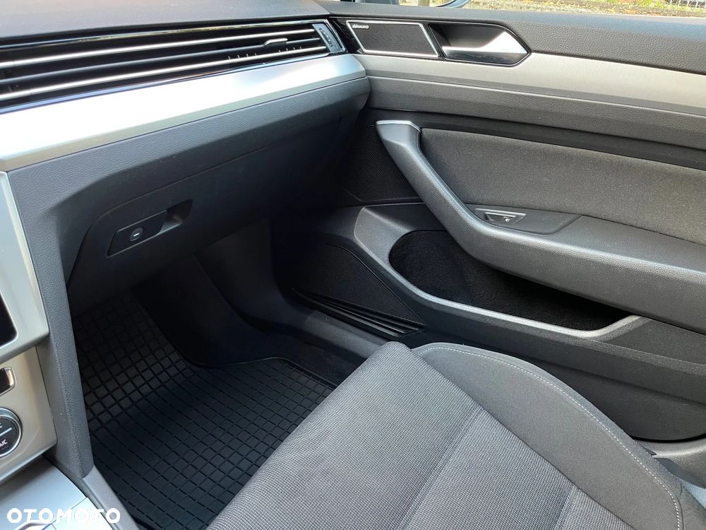 Volkswagen Passat 2.0 TDI SCR DSG Comfortline - 33