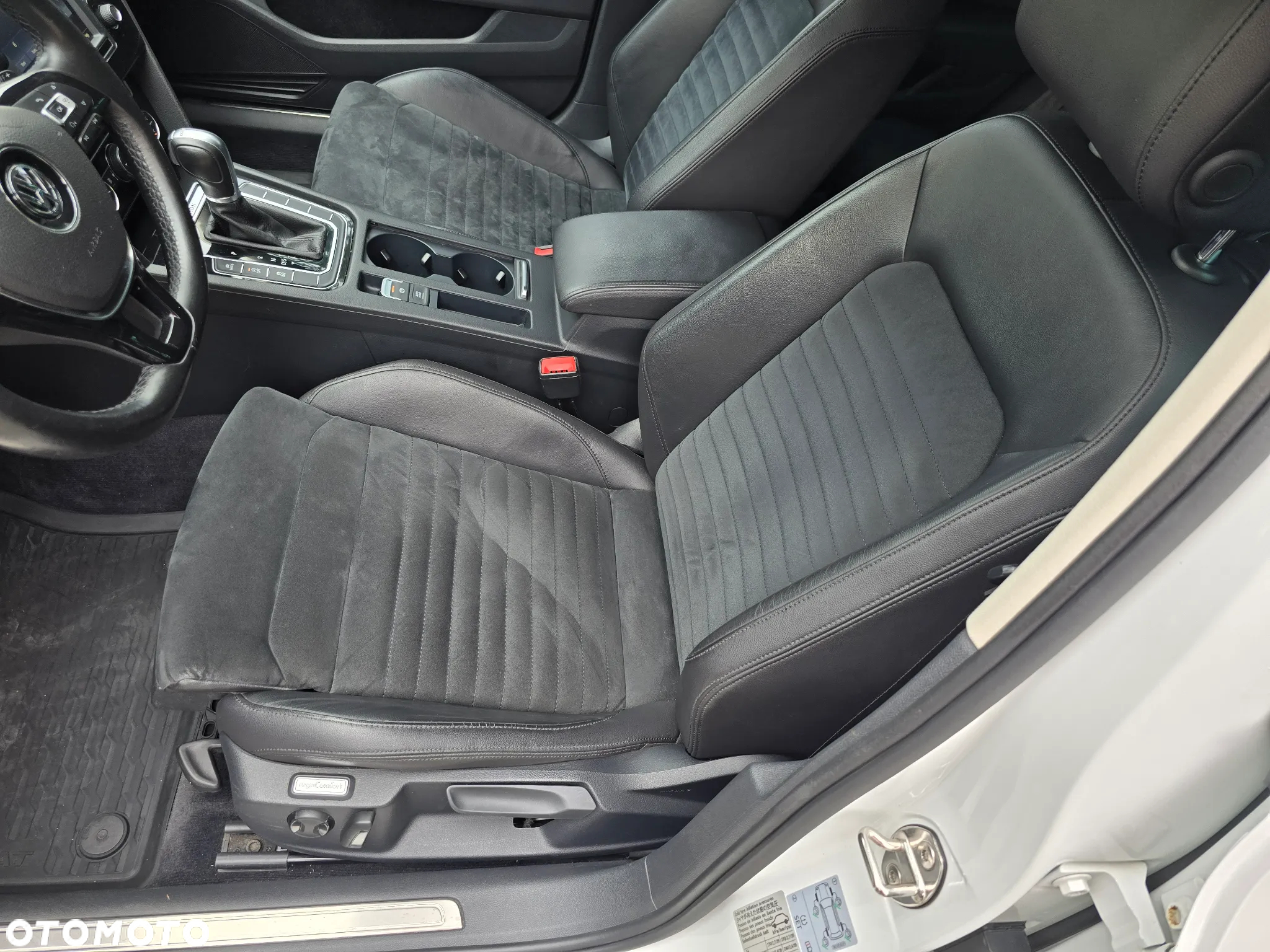 Volkswagen Passat 2.0 TDI SCR 4Mot DSG Highline - 23