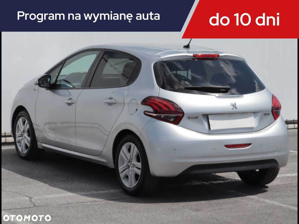 Peugeot 208 - 6