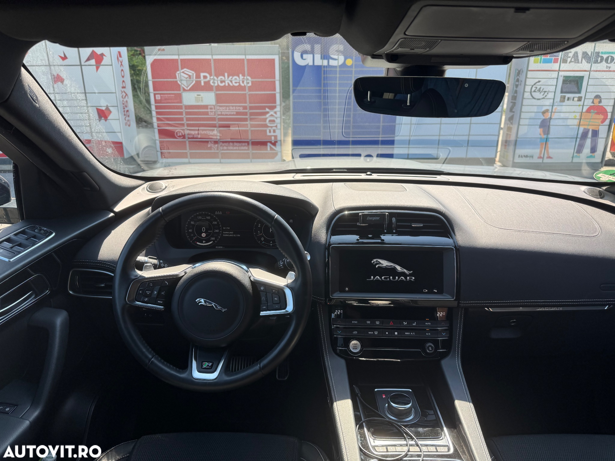 Jaguar F-Pace - 8