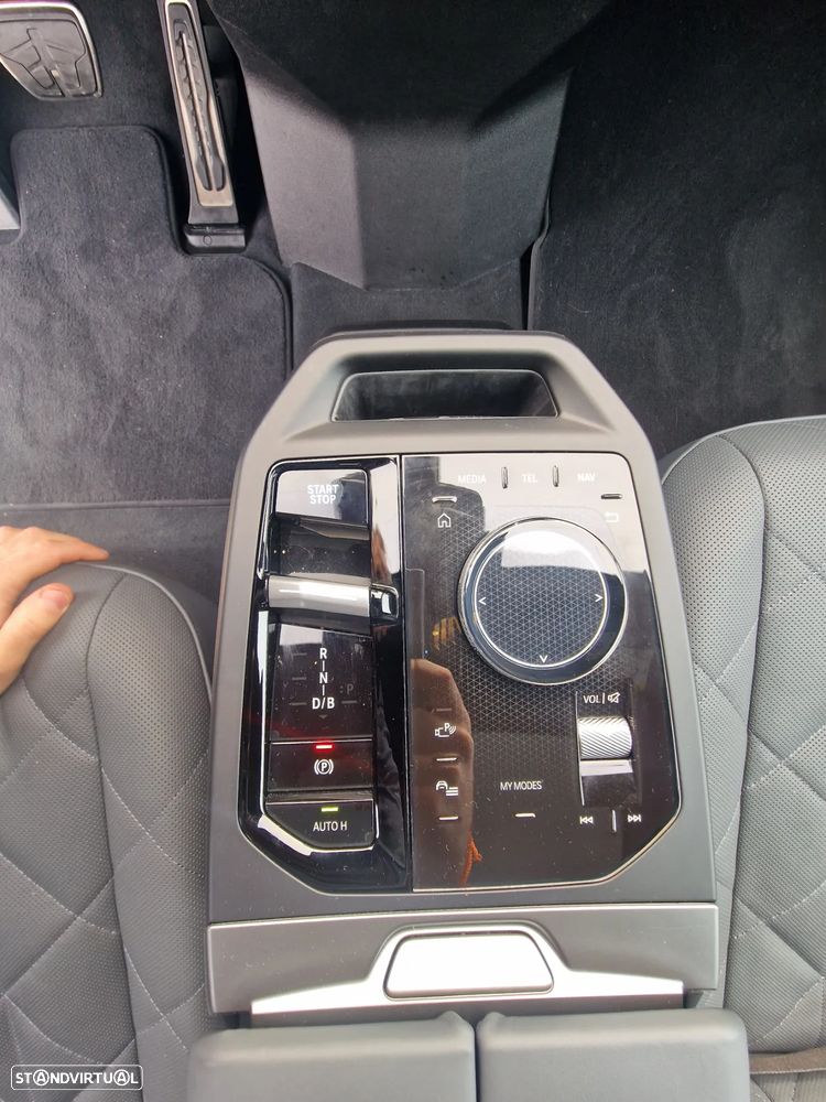 BMW iX xDrive45 - 29