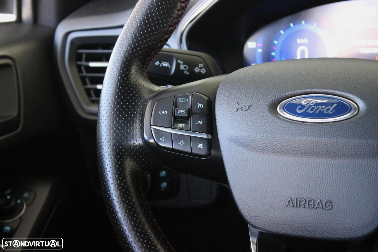 Ford Focus SW 1.5 TDCi EcoBlue ST-Line - 17