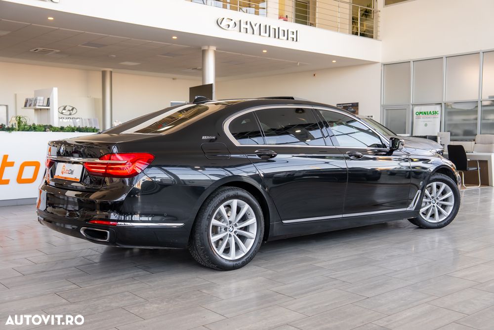 BMW Seria 7 740Le iPerformance - 13