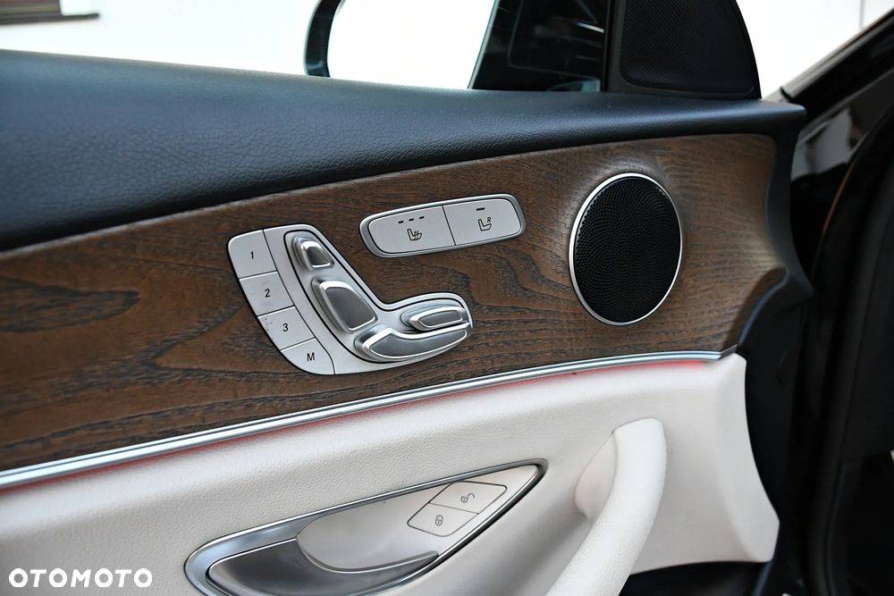 Mercedes-Benz Klasa E 220 d 4-Matic Business Edition 9G-TRONIC - 29