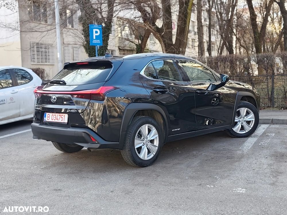 Lexus UX 250h E-FOUR Business - 8