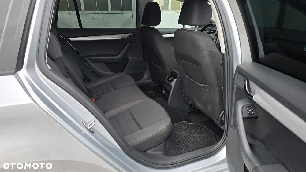 Skoda Octavia 1.6 TDI Ambition DSG - 29