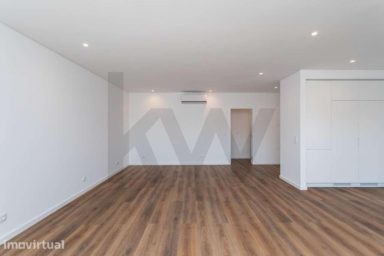 T4 Novo com 174 m2 | 2 Suites + 2 Estacionamentos | Caneças - Grande imagem: 4/53