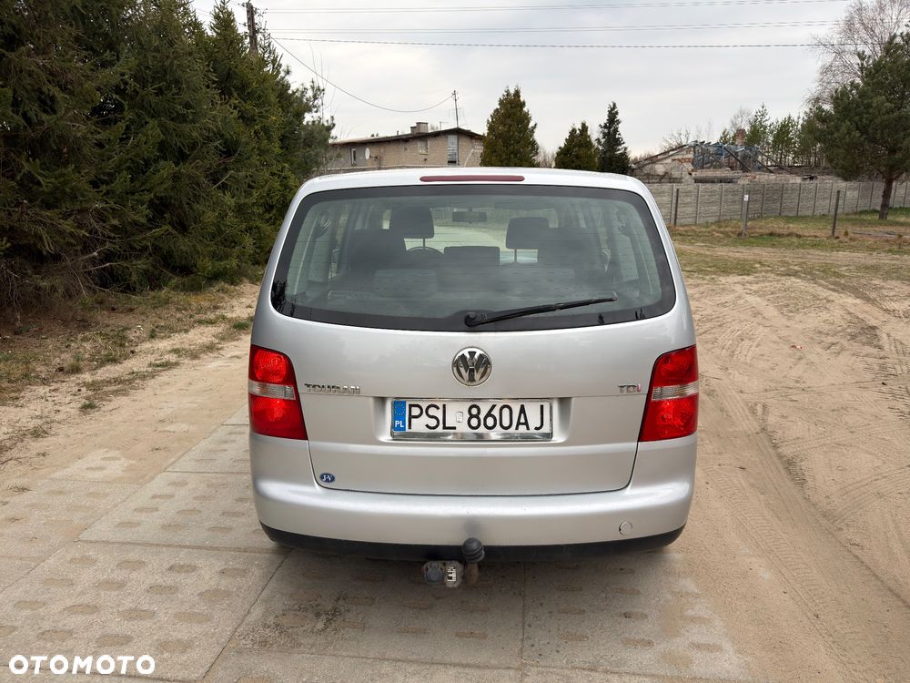 Volkswagen Touran - 4