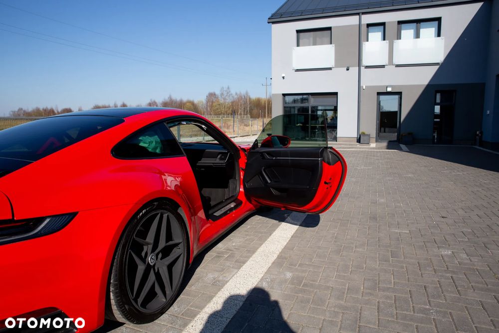 Porsche 911 Carrera - 10