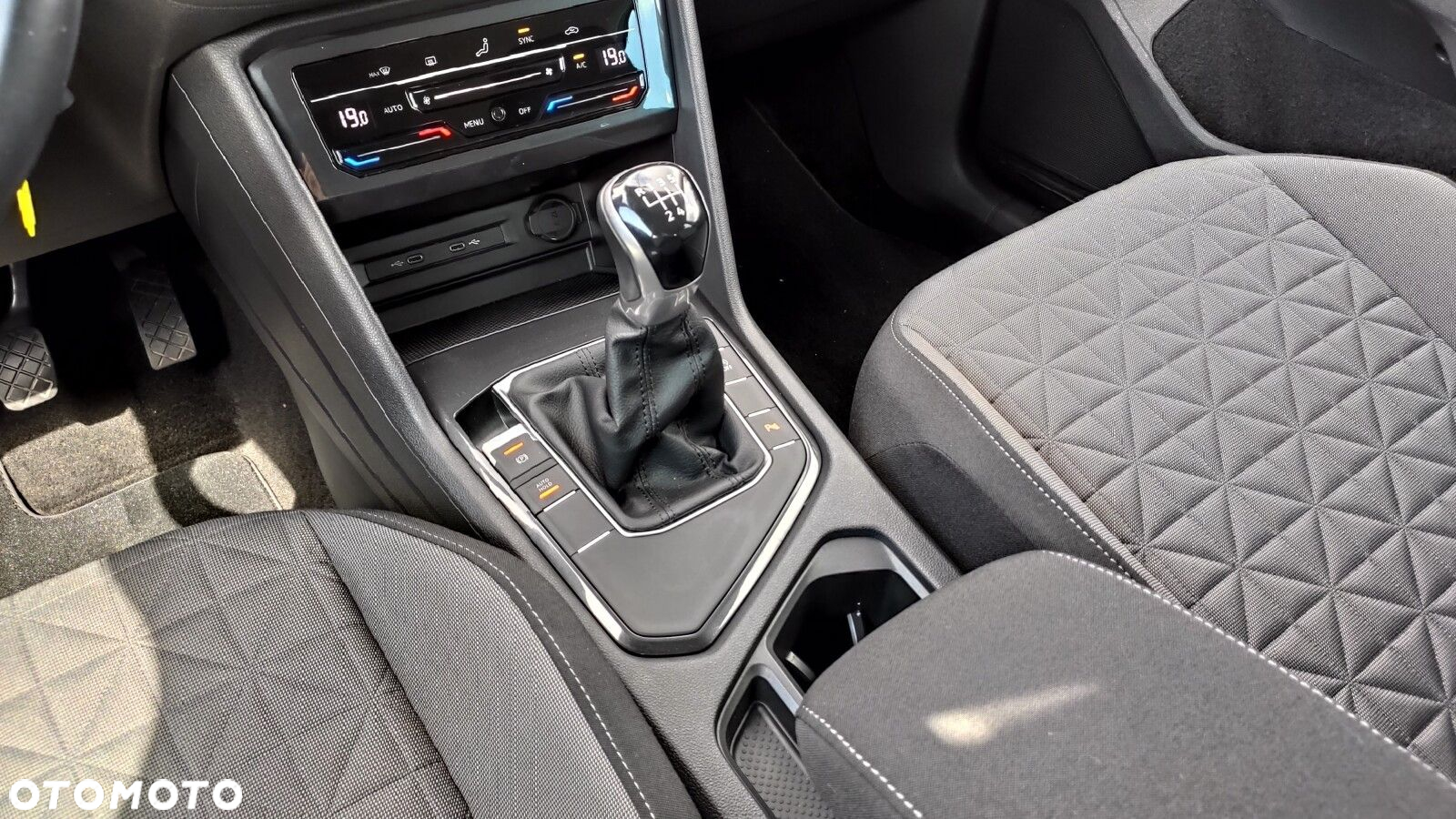 Volkswagen Tiguan - 25