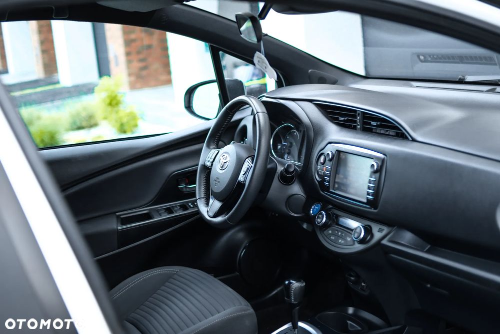 Toyota Yaris Hybrid 100 Premium EU6 - 8