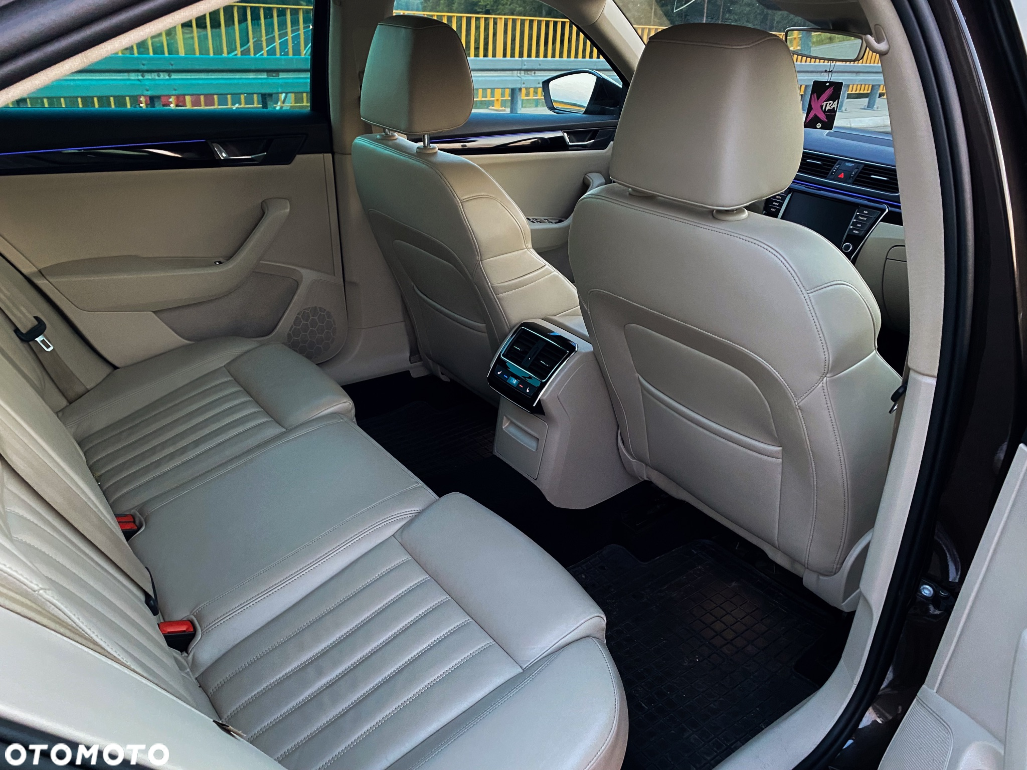 Skoda Superb 2.0 TDI DSG L&K - 39